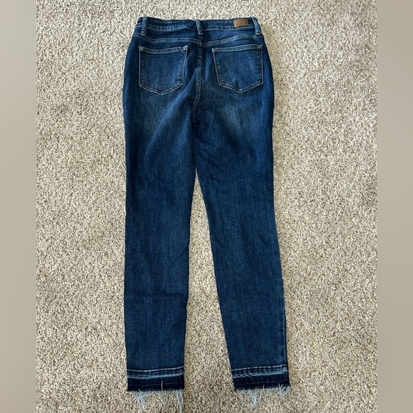 Judy Blue Kirsten Skinny Dark Wash Blue Jean Frayed Hem Size 9 Cotton Stretch - Picture 4 of 9